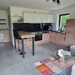 Wiesengrund, Ruhig Im Ortsteil Von Roth, Naehe Rothsee, 25 Min Messe Nbg Apartmán *