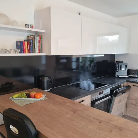 Apartmán Wiesengrund, Ruhig Im Ortsteil Von Roth, Naehe Rothsee, 25 Min Messe Nbg Roth (Bavaria)