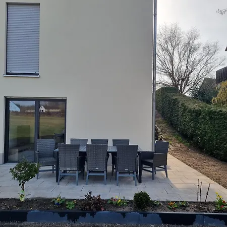 Wiesengrund, Ruhig Im Ortsteil Von Roth, Naehe Rothsee, 25 Min Messe Nbg