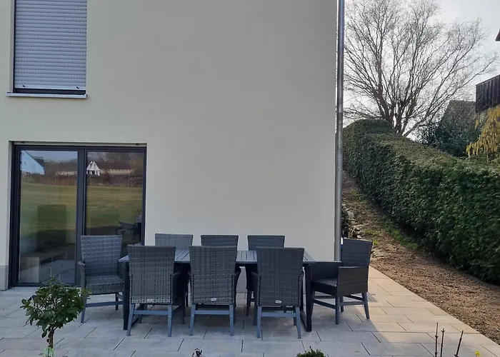 Wiesengrund, Ruhig Im Ortsteil Von Roth, Naehe Rothsee, 25 Min Messe Nbg