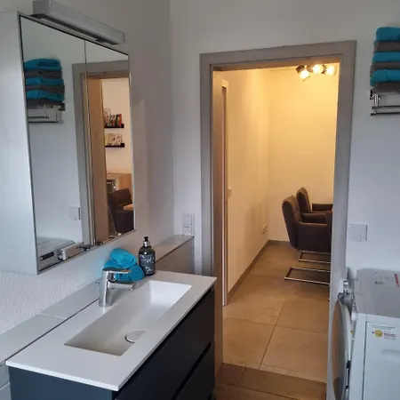 Moderne Ferienwohnung,im Fraenkischen Seenland , 25 Min Messe Nbg * 罗特