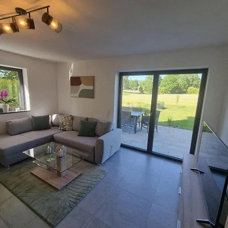 Daire Moderne Ferienwohnung,im Fraenkischen Seenland , 25 Min Messe Nbg