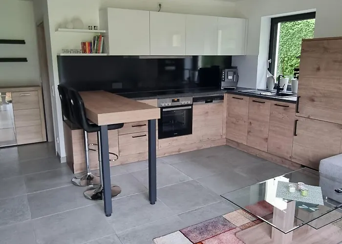 Wiesengrund, Ruhig Im Ortsteil Von Roth, Naehe Rothsee, 25 Min Messe Nbg Apartament *